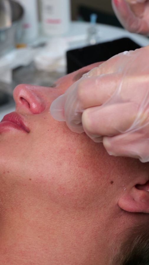 Profesjonell hudpleie hos Lumiere Glow Clinic
