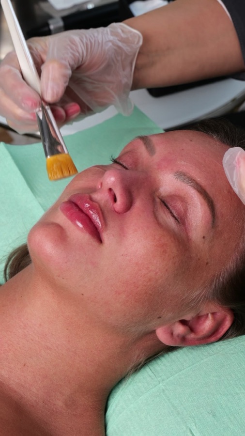 Sahra Krcic, autorisert sykepleier hos Lumiere Glow Clinic